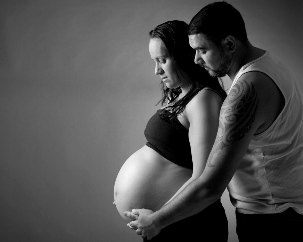 Maternity black & white photoshoot